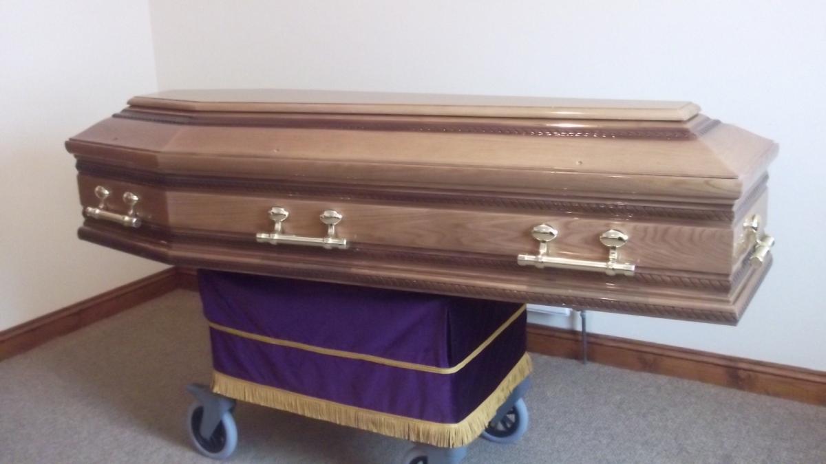 Solid Oak Italian Casket.JPG