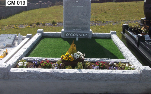 Gavins Memorials, Ballyhaunis, Co Mayo, Ireland.  Light Grey Natural Finish Boulder - GM 019