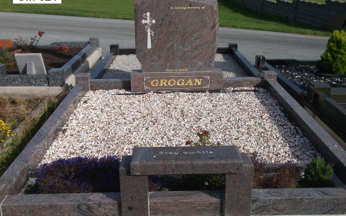 Gavins Memorials, Ballyhaunis, Co Mayo, Ireland.  Paradiso N1 with Kneeler Seat - GM 021